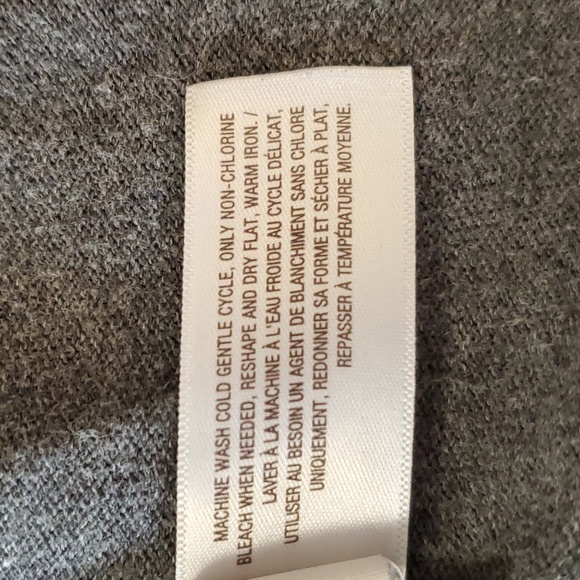 Old Navy women's short sleeve open front cardigan.  Size medium. - Picture 4 of 9